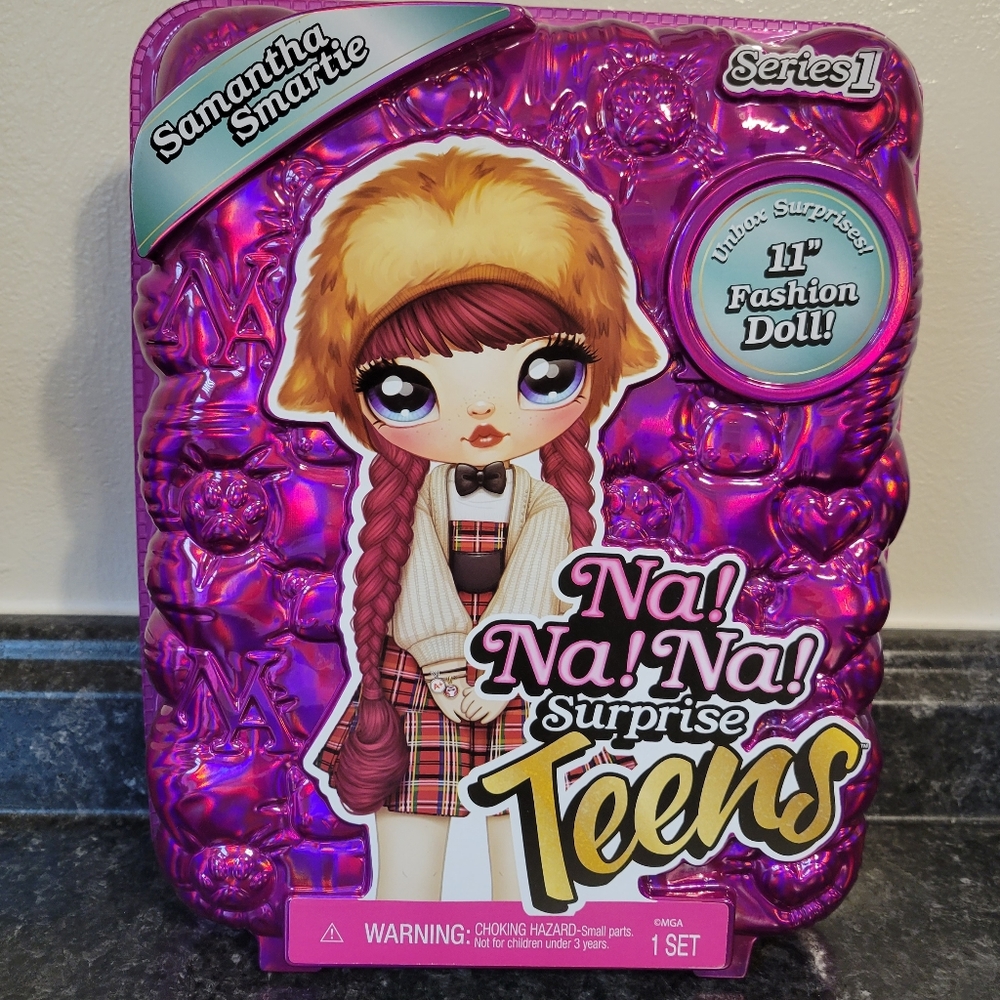 Na! Na! Na! Surprise Teens Samantha Smartie doll